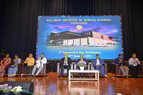 6th Foundation Day of the institute was celebrated in the presence of Chief Guest, Dr.T.S.Ravikumar, Hon’ble President AIIMS Mangalagiri, Guest of Honour, Hon’ble VC Dr.YSRUHS Dr. K. Babji &
@DrMadhabananada
,Director & CEO.
