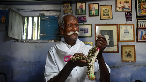 Valli Oyil Kummi exponent M Badrappan.