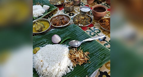 Typical travelling salesman lunch at a quintessential pice hotel Siddheswari Ashram in Kolkata's Janbazar.