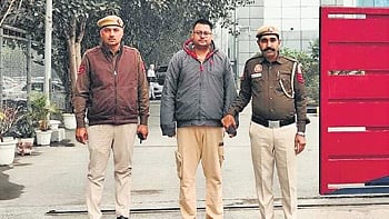 Delhi Police has arrested a 33-year-old Chennai-based agent who used to lure people on the pretext of sending them abroad by offering approved passports and visas of foreign countries at cheaper rates