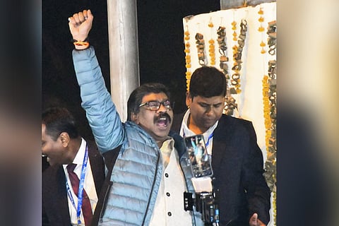 Jharkhand Chief Minister Hemant Soren addresses the supporters after being questioned by the Enforcement Directorate (ED) officials.