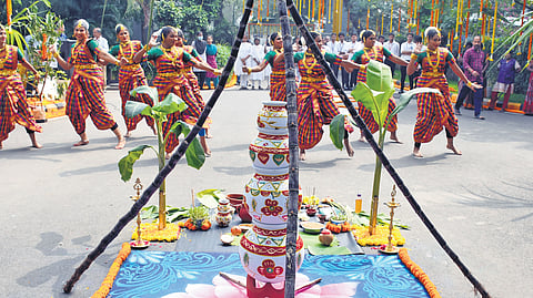 25th Anniversary celebrations of AVBM Vyapar Sahayog Kendra held at DG Vaishnav college.