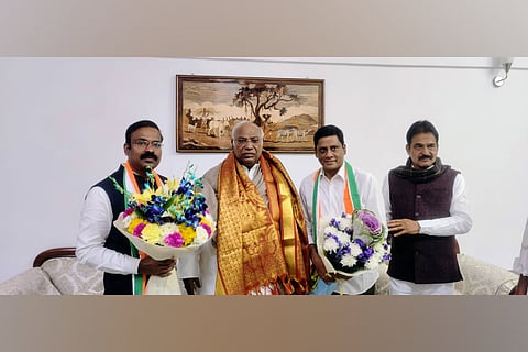 Congress president Kharge, KC Venugopal, Telangana CM Revanth Reddy and senior leaders from the state extend a warm welcome to Shri Venkatesh Netha, MP Peddapalli.