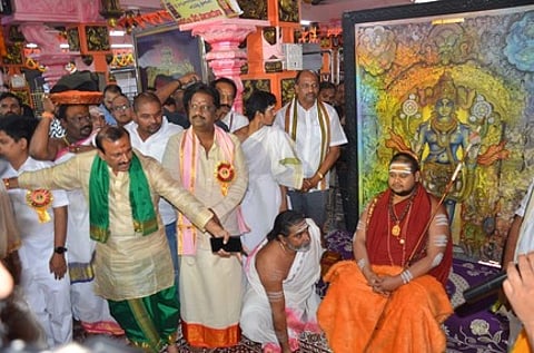 Srikakulam: Visakhapatnam Sarada Peetam pontiff Swatmananda Swamy offering silk robes to Lord Sri Suryanarayana Swami on the eve of Rathasaptami.