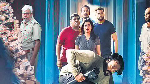 A still from the film Kappu Bilupina Naduve.