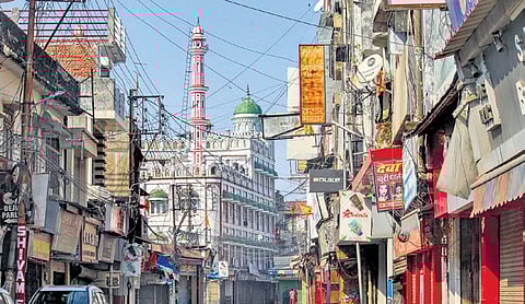 Market wears a deserted look amid curfew at Banbhoolpura