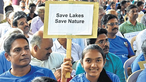 Makkal Medai’s audit report was released during the ‘Kelu Chennai Kelu’ public meeting held at Valluvar Kottam on Sunday