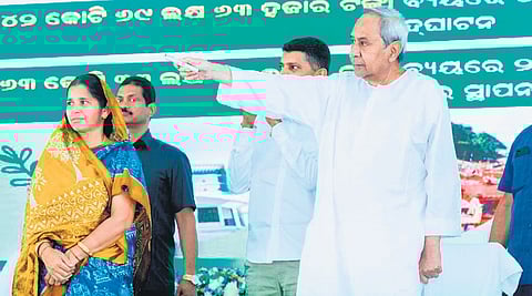 CM Naveen Patnaik dedicating projects to the people of Odisha in presence of 5T chairman VK Pandian and local MLA and Textiles and Handicrafts Minister Rita Sahu