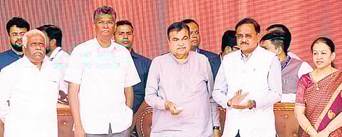 Union Road Transport Minister Nitin Gadkari and PWD Minister Satish Jarkiholi at the foundation stone-laying ceremony for 18 NH projects in Belagavi on Thursday