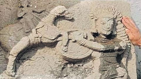 An inscription was engraved on a Hero sculpture of the 15th century