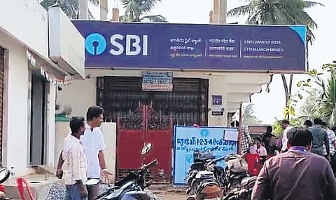 Unknown miscreants broke into the State Bank of India at Uttarakanchi in Prathipadu mandal of Kakinada district.