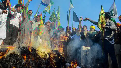 Farmers burn effigies during the 'Black Day' protest at the Punjab-Haryana Shambhu border, in Patiala district on Friday, Feb. 23, 2024.