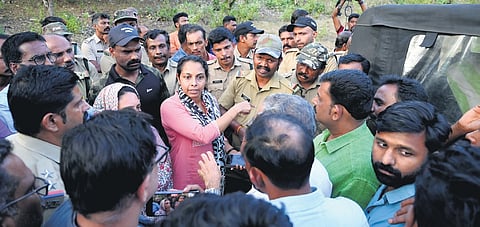 Residents block Northern Circle CCF K S Deepa, South Wayanad DFO Shajna A and other forest officials near Bavali on Sunday.