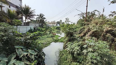 farmers alleged that the state government failed to renovate the Sanathkumar River even though Rs 50 crore had been sanctioned for it.