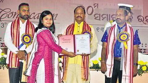Governor Raghubar Das presenting degree certificates during BPUT convocation