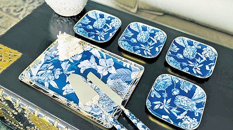 The colour palette is a delicate interplay of bleu (blue) and blanc (white), selected to evoke a sense of tranquility and sophistication.