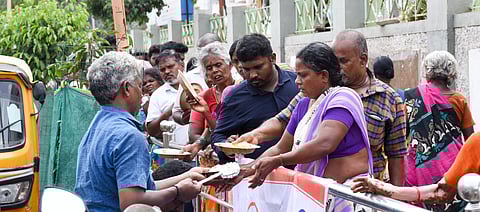 Volunteers serving free food near Mahatma Gandhi Memorial Government Hospital in Tiruchy