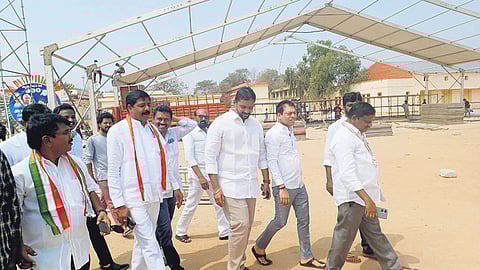 Congress leaders inspect arrangements for the public meeting in Anantapu.