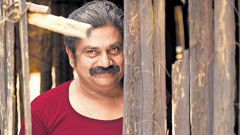 Actor Rangayana Raghu in 'Shakhahaari'