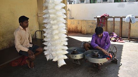 After the Tamil Nadu government imposed a ban on the cotton candy in the state, the migrant workers who indulged in cotton candy trade had stopped making the candy in Coimbatore.
