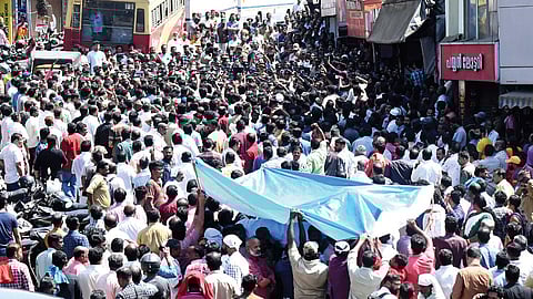 People stage a protest by carrying the body of Ajeesh Joseph Panachiyil (inset), who was killed in a wild elephant attack, in Mananthavady on Saturday