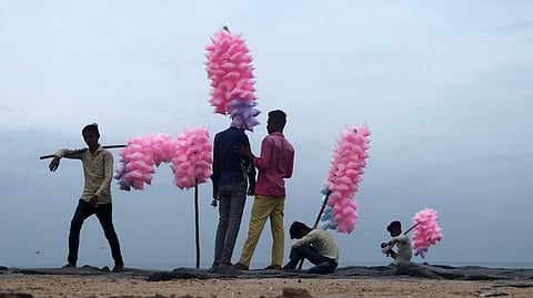 Following the food sample test results, Health Minister Dinesh Gundu Rao on Monday issued an order, prohibiting the use of artificial colours.