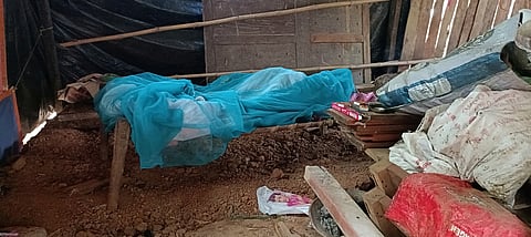 When the siblings sought help from the villagers to perform the last rites of their mother on Saturday, the latter reportedly reiterated their demand for a goat and ‘handia.’