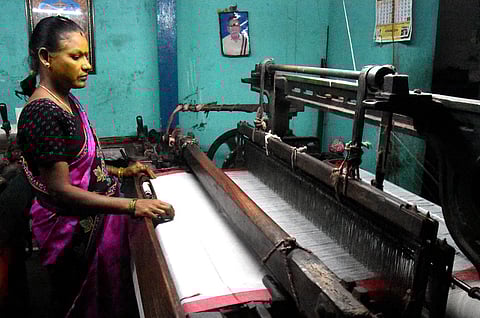 The state government has increased wages to powerloom weavers for producing dhoti and saree meant for distribution to PDS cardholders during Pongal festival. Image used for representation purposes only