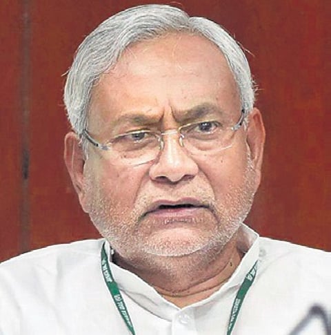 Setback to JD(U), former MP quits Nitish party to join Lalu