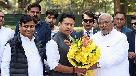 Rahul Kanswa joins Congress in presence of Congress party president Mallikarjuna Kharge