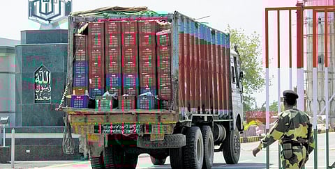 Pakistan foreign minister hints at reviving trade ties with India