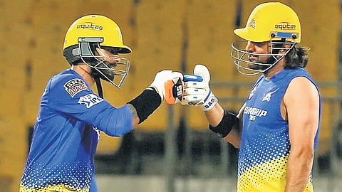 Ravindra Jadeja and skipper MS Dhoni (R) will be key to CSK’s success | Twitter