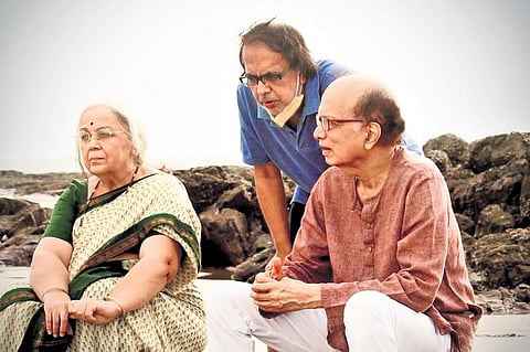 Ananth Mahadevan with the lead actors of 'Aata Vel Zaali'