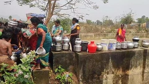 Chinabondapalli villlagers collecting water from leaked pipelines