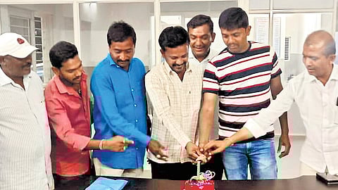 A picture of the birthday celebrations of a rowdy sheeter in the Mogullapally police station in Jayashankar Bhupalpally district has gone viral.