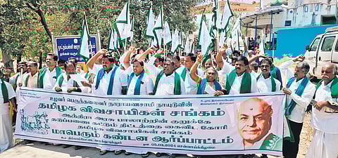 Members of farmers’ association staging protest in Tirupattur