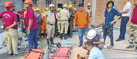Under-construction ‘illegal’ building
collapses in Kolkata, 9 killed & 15 hurt