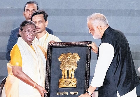 President Droupadi Murmu being presented a memento by
Kamlesh D Patel, president of the Shri Ram Chandra Mission