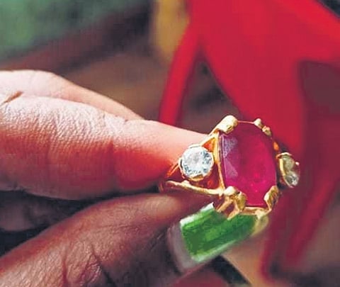 Sanitation workers of a micro-composting centre in the city returned the gold ring of a person found from the garbage dump.