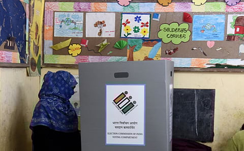 Representational image of a voter casting their vote during the Delhi Assembly elections.