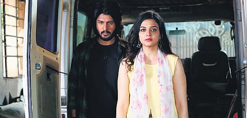 A still from Idi Minnal Kadhal.