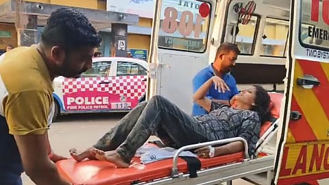 A women, who got injured in the floating bridge accident at Papanasam Beach, being shifted to Thiruvananthapuram Medical College Hospital from Varkala Taluk.