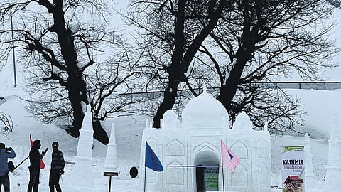 Snow sculpture of Taj Mahal comes up in J&K