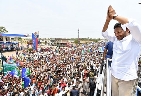 CM YS Jagan Mohan Reddy during bus yatra at Rajupallyam.