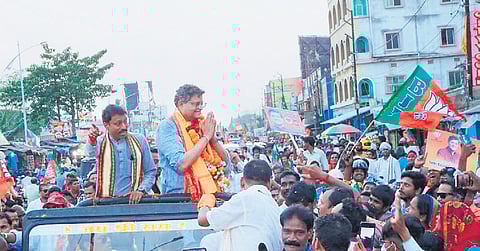 BJP’s LS candidate for Kendrapara Baijayant Panda meeting people in the constituency as he kicked off his electioneering with a massive rally on Monday