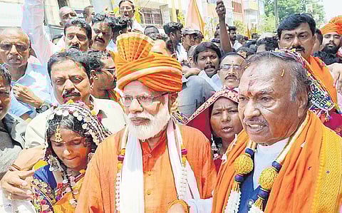 Independent candidate for Shivamogga Lok Sabha constituency
KS Eshwarappa arrives to file his nomination with PM Modi lookalike Sadananda Nayak of Udupi, on Friday.