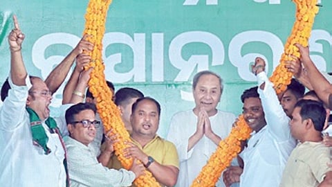 Chief Minister Naveen Patnaik being welcomed with a huge garland at Hinjili on Wednesday