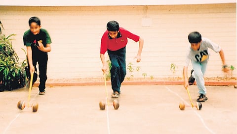 Kids playing 'Nungu Vandi'