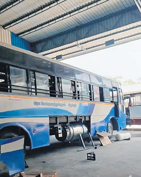 An LNG-fuelled bus can approximately cover 850-900km on a 180-kg cryogenic tank filled to full capacity