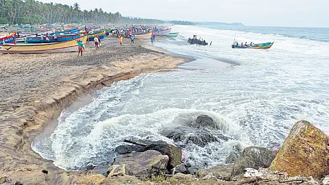 Waves crash on the shoreline at Cheriyamuttom in Thiruvananthapuram